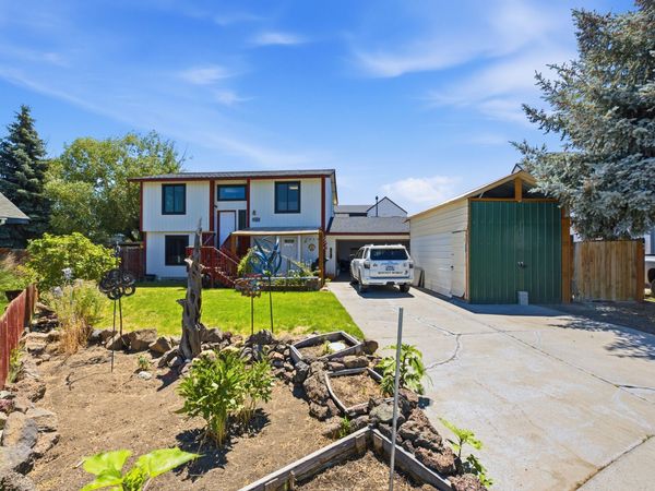 2346 SW 20th Court, Redmond, OR 97756