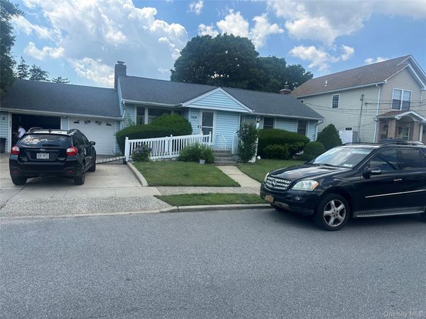 168 Lenox Avenue , Uniondale, NY 11553