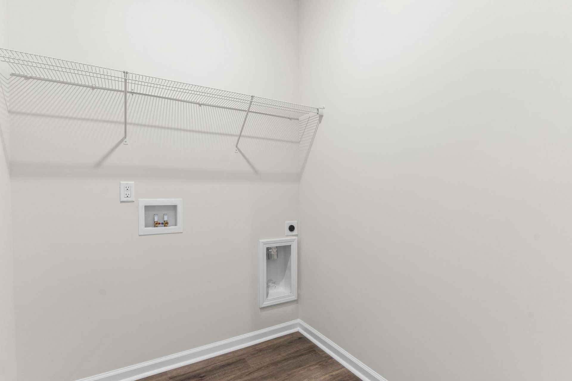 327 Ridley St  Photo 10