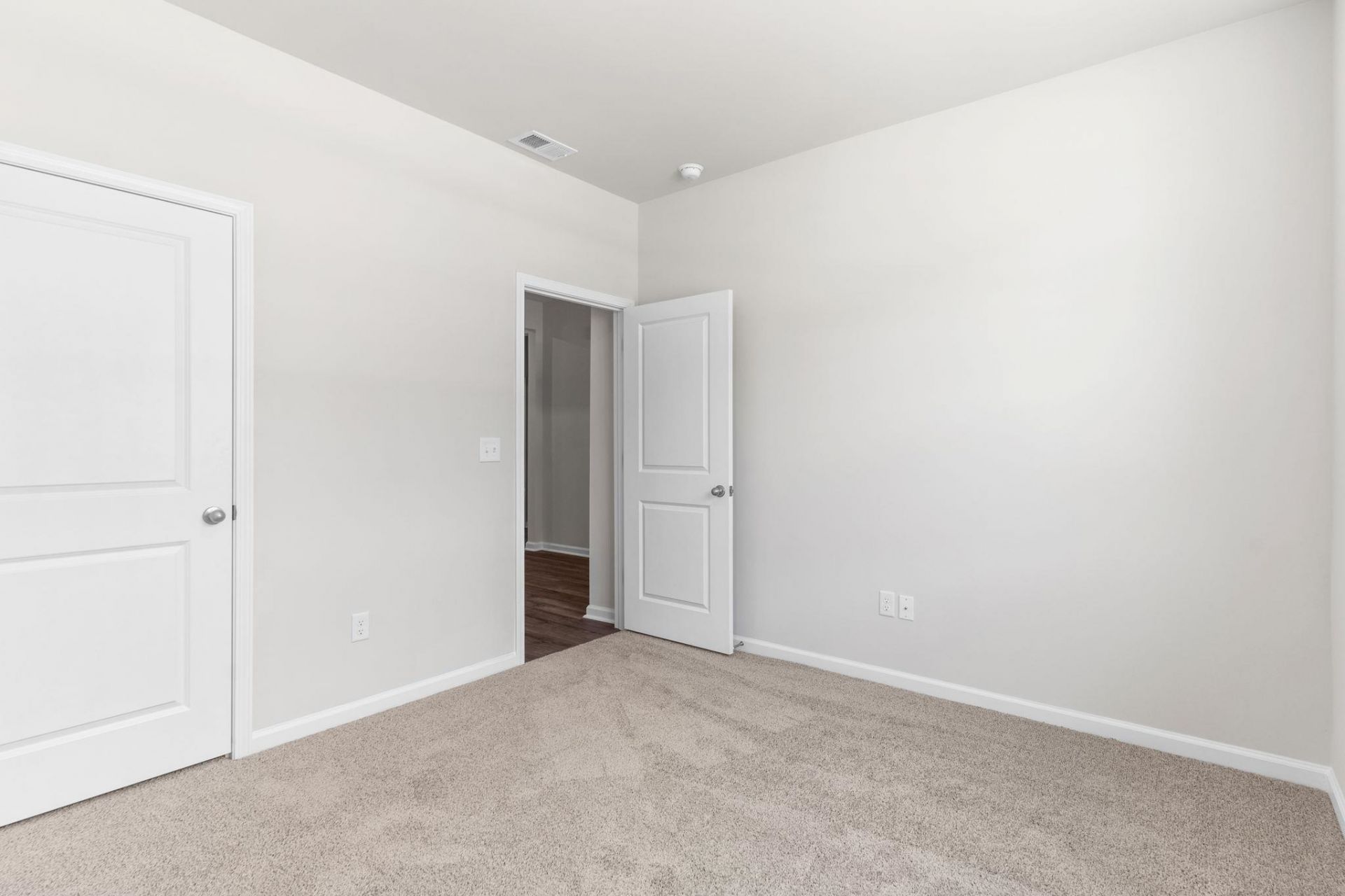 327 Ridley St  Photo 12