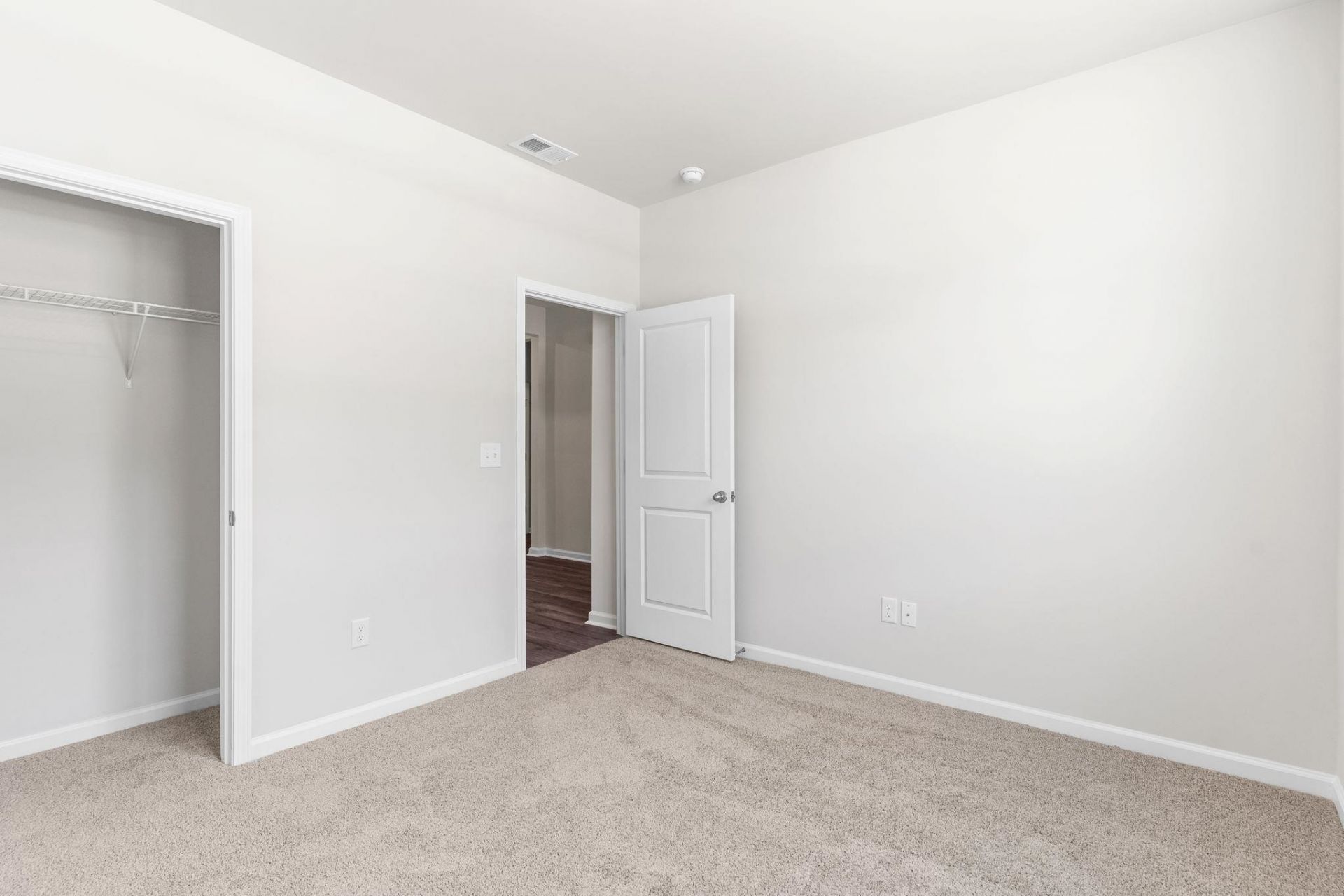 327 Ridley St  Photo 13