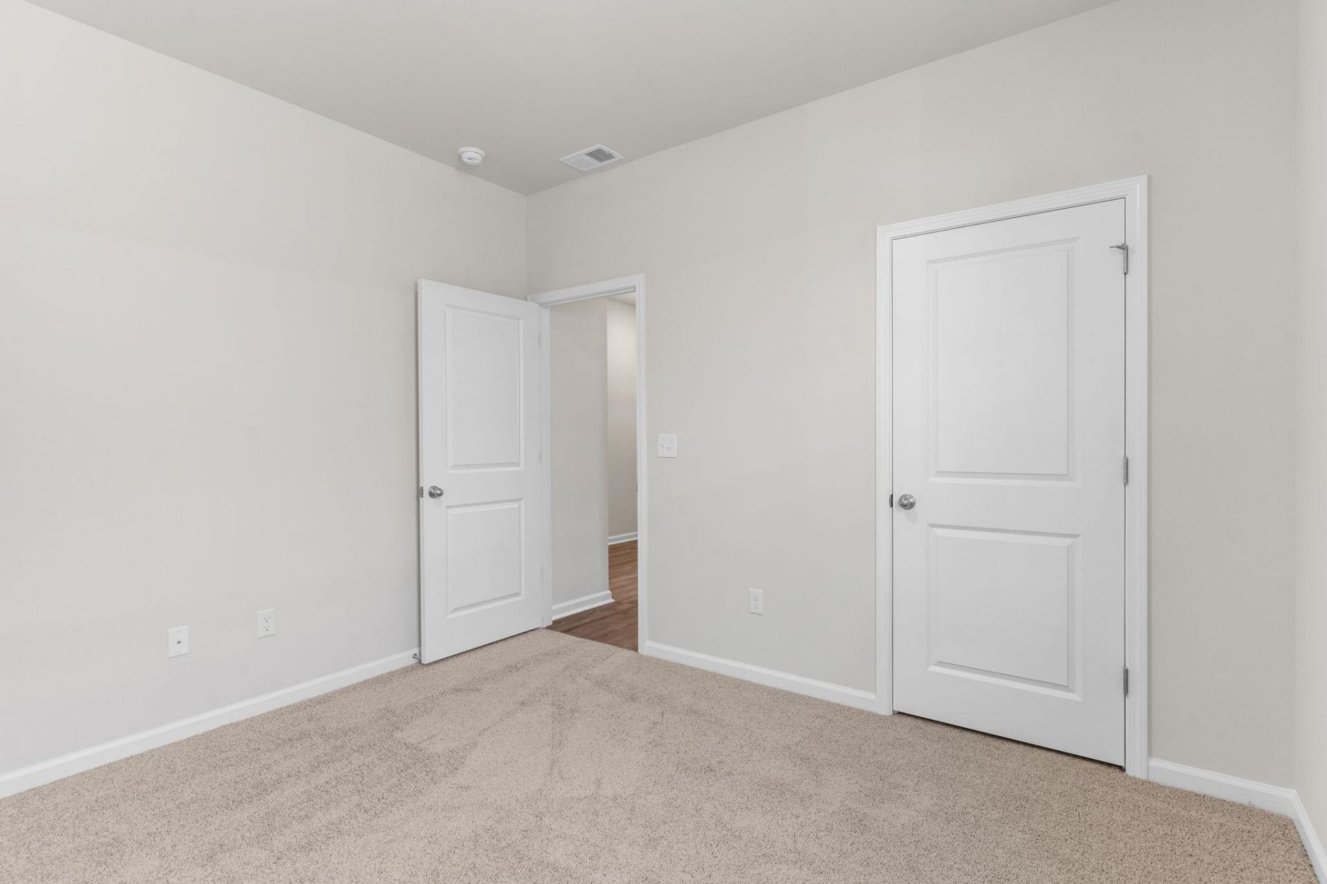 327 Ridley St  Photo 17