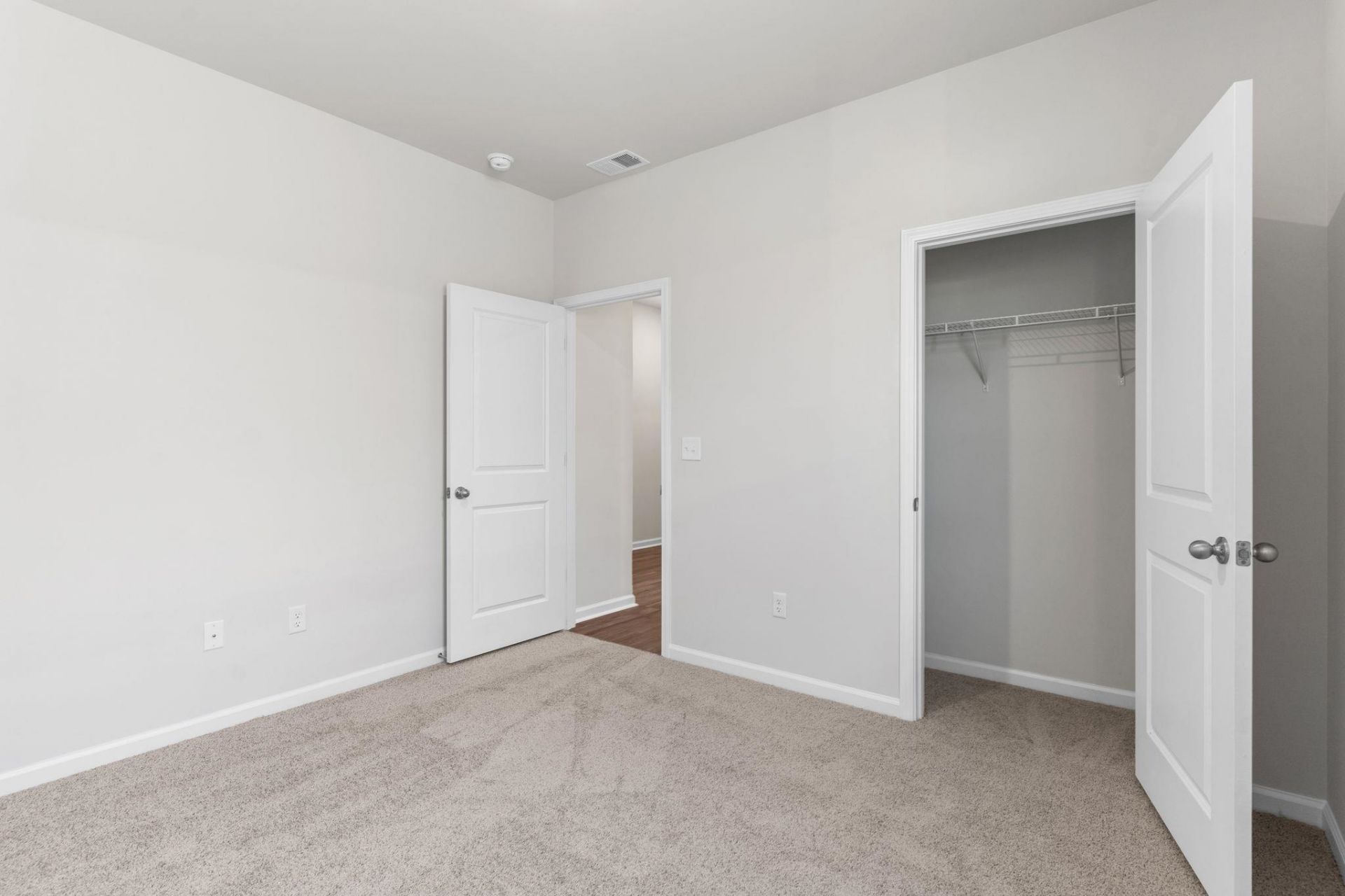 327 Ridley St  Photo 18
