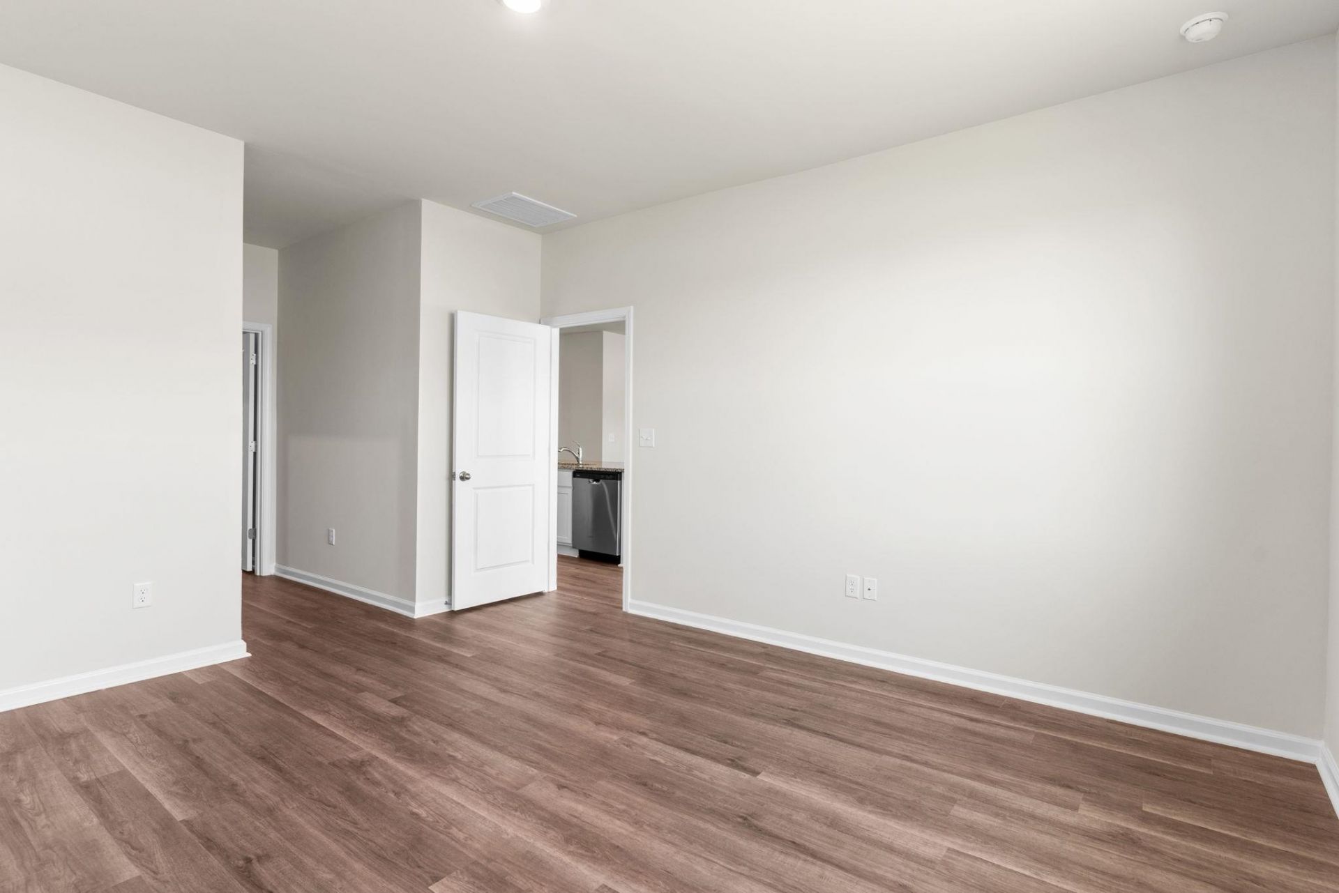 327 Ridley St  Photo 19