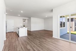 327 Ridley St  photo 4