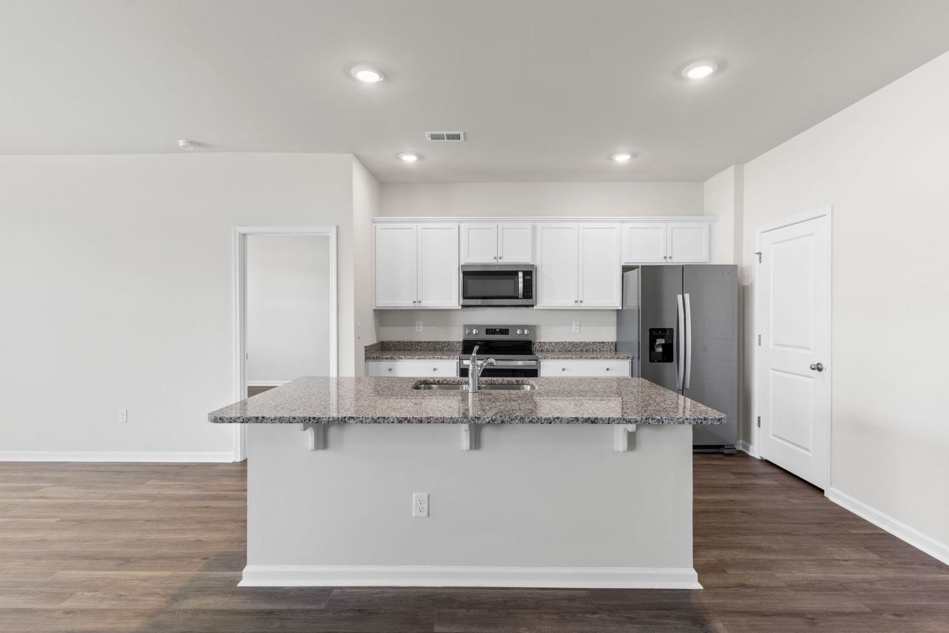 327 Ridley St  Photo 6