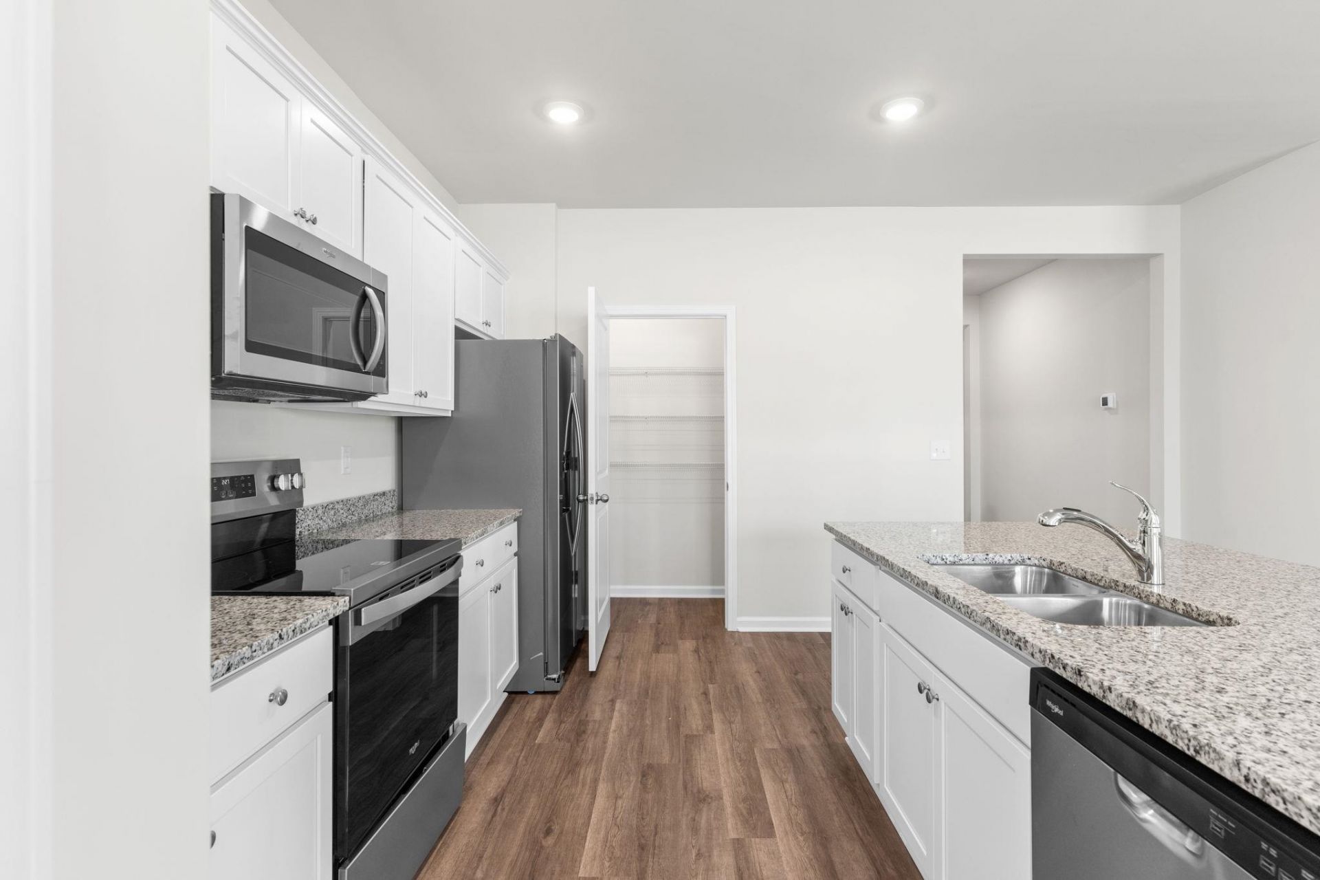 327 Ridley St  Photo 7