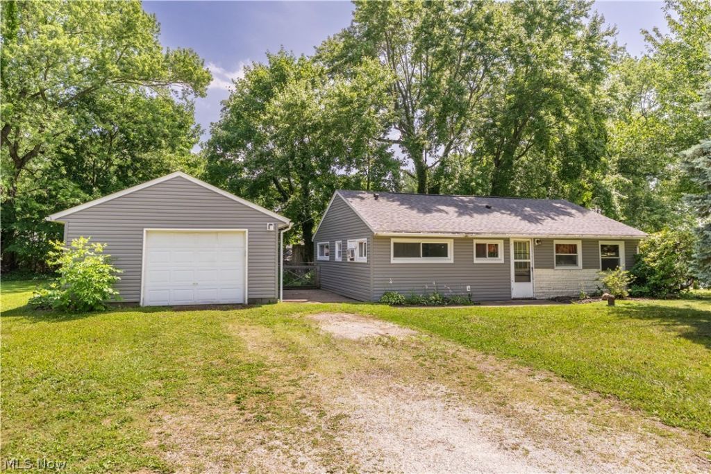 5061 Thursby Road, North Canton, OH 44720 Main Photo