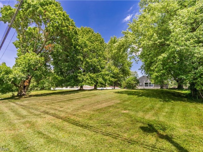 5061 Thursby Road, North Canton, OH 44720 Photo 2