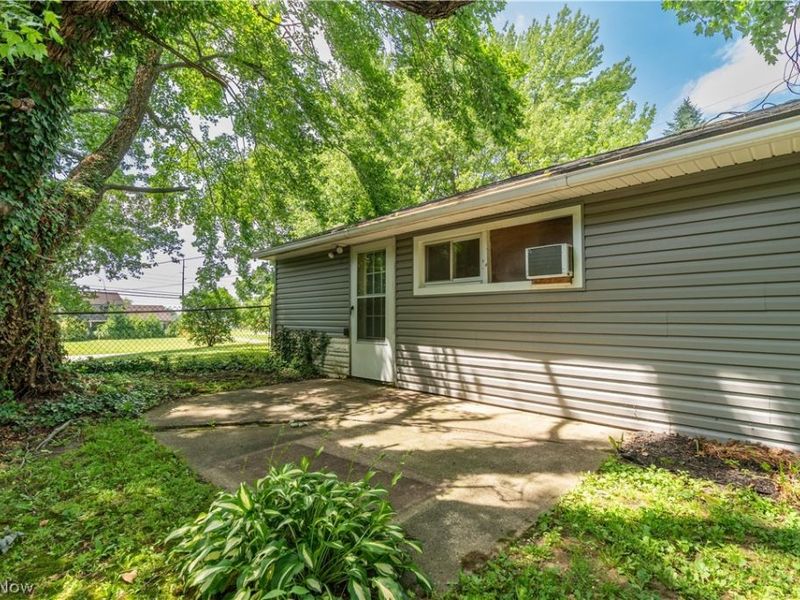 5061 Thursby Road, North Canton, OH 44720 Photo 22