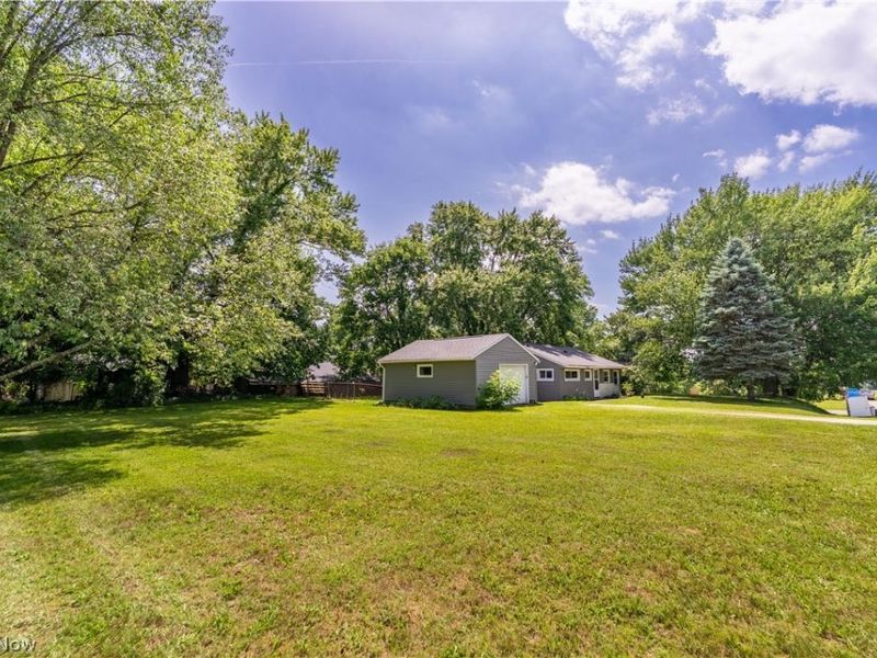 5061 Thursby Road, North Canton, OH 44720 Photo 3