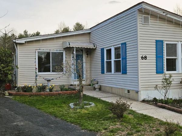 68 Deer Way, Englishtown, NJ 07726