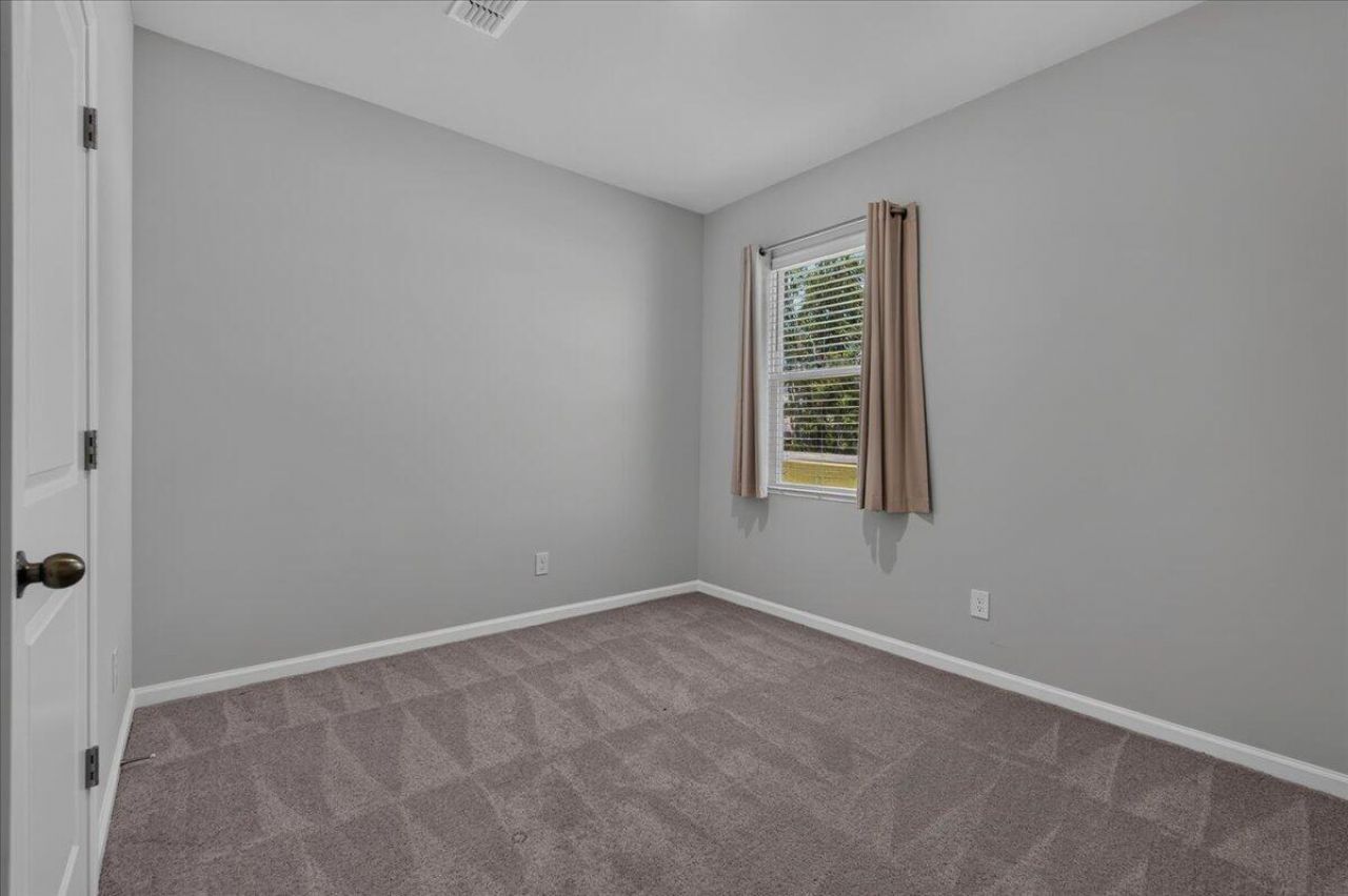 217 W Bradford Pointe Drive Photo 13