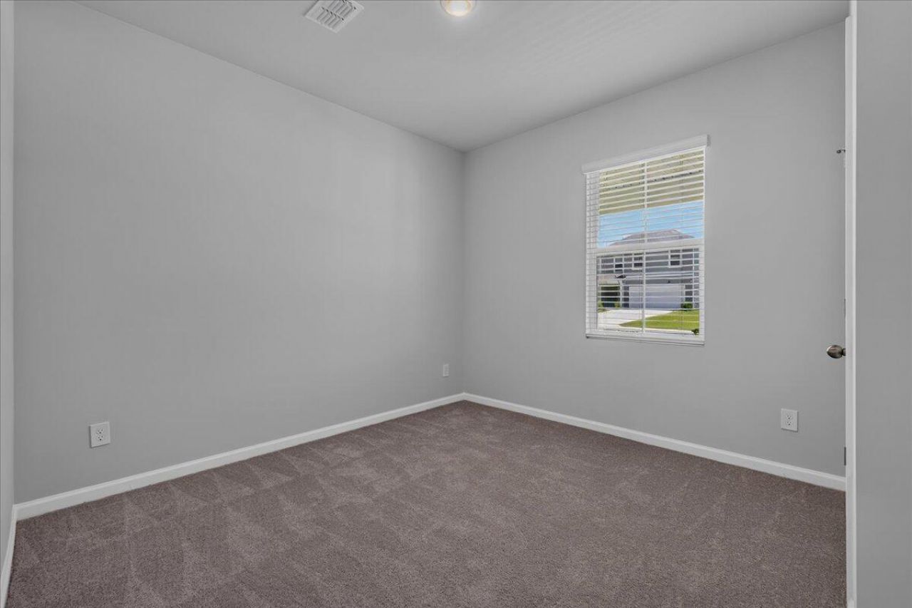 217 W Bradford Pointe Drive Photo 16