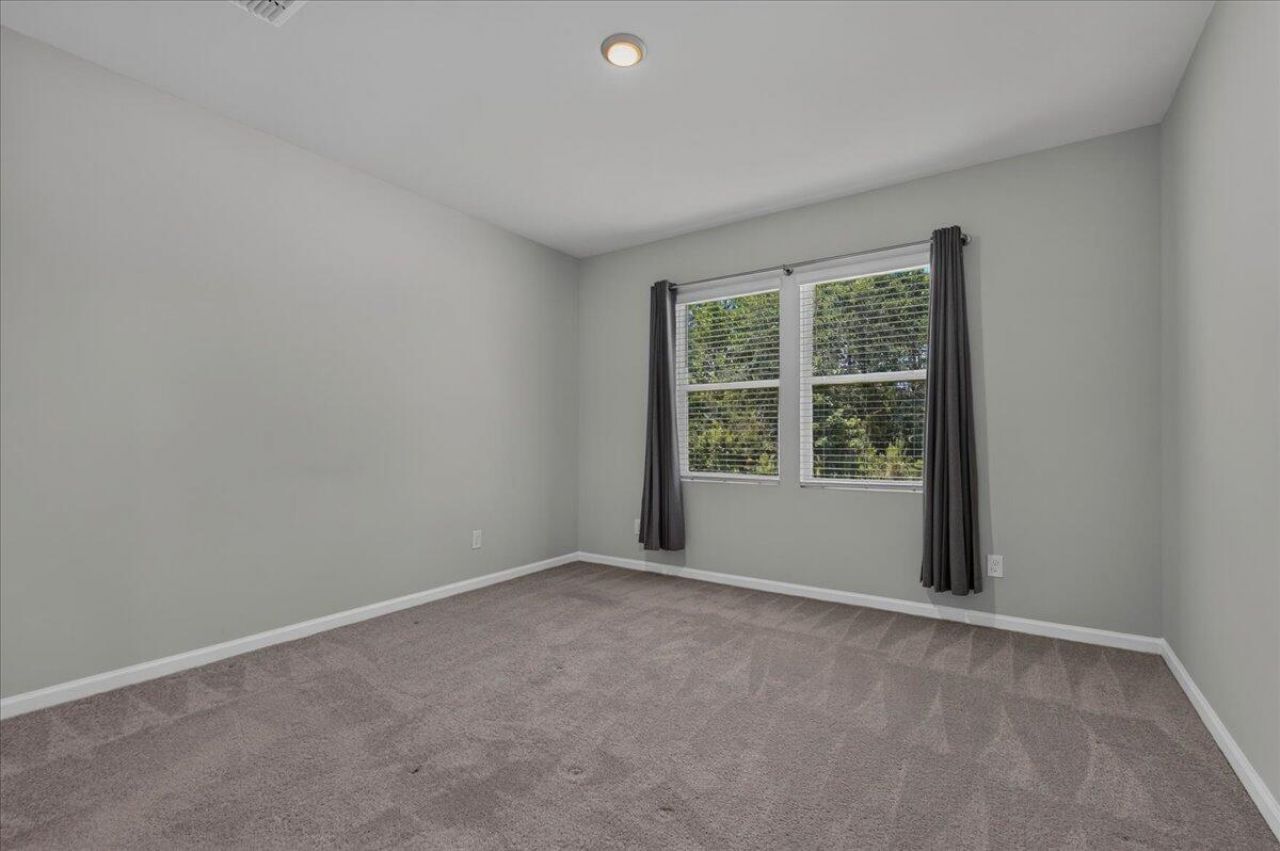 217 W Bradford Pointe Drive Photo 8