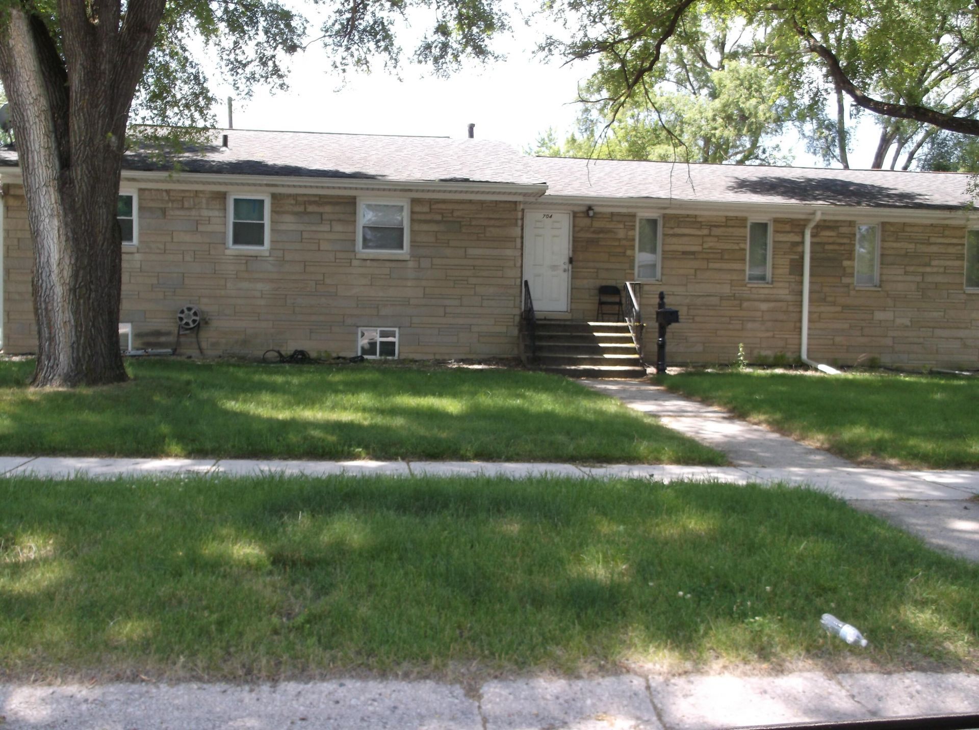 704 N Oakwood Drive, Griffith, IN 46319 Main Photo