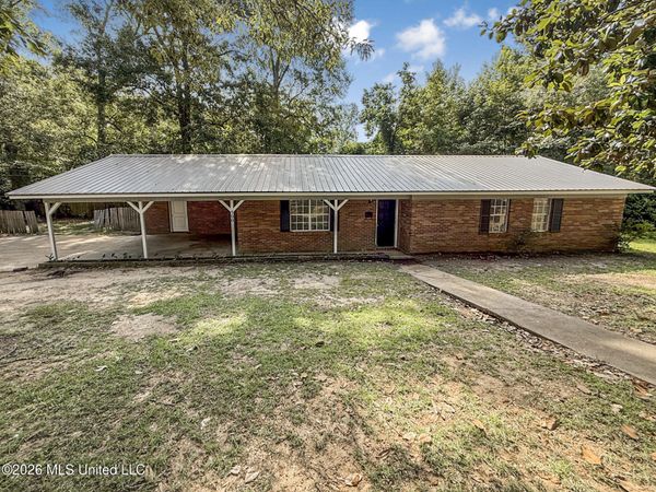 500 W Avenue , McComb, MS 39648