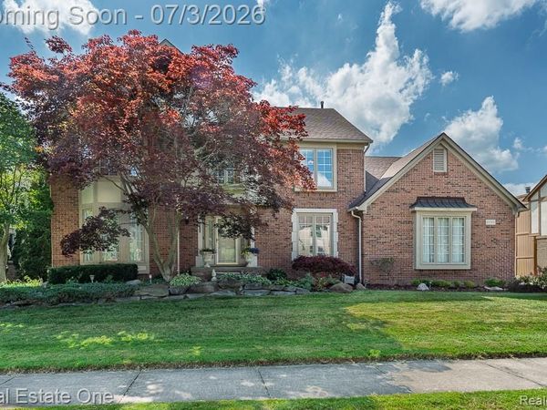 6489 Shoreline Drive, Troy, MI 48085