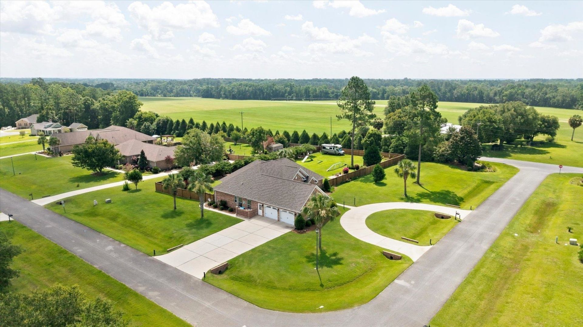 611 Twin Ponds Drive, Havana, FL 32333 Photo