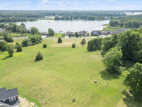 12 Coronado Drive, Jackson, MI 49201