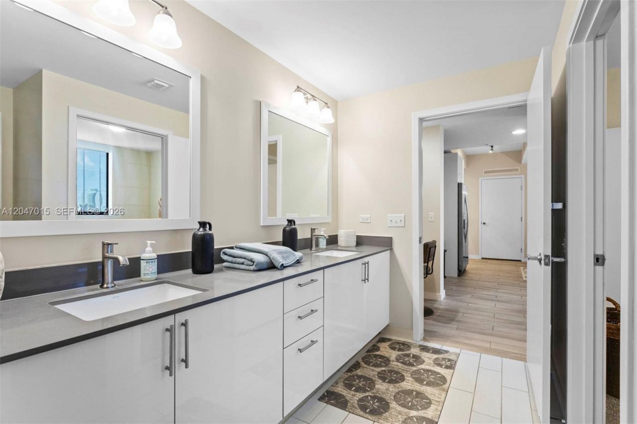 999 SW 1st Ave , Unit 2015, Miami, FL 33130 Photo