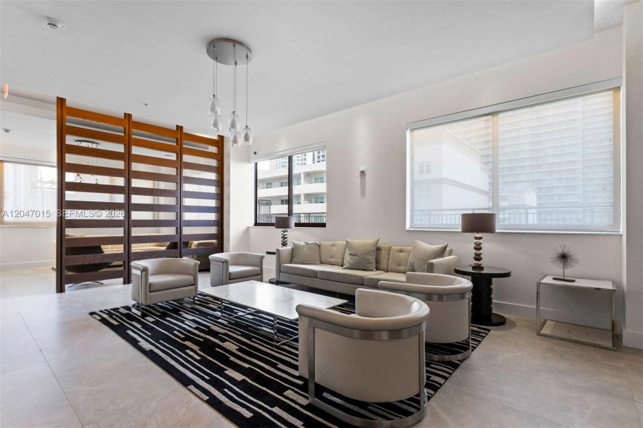 999 SW 1st Ave , Unit 2015, Miami, FL 33130 Photo