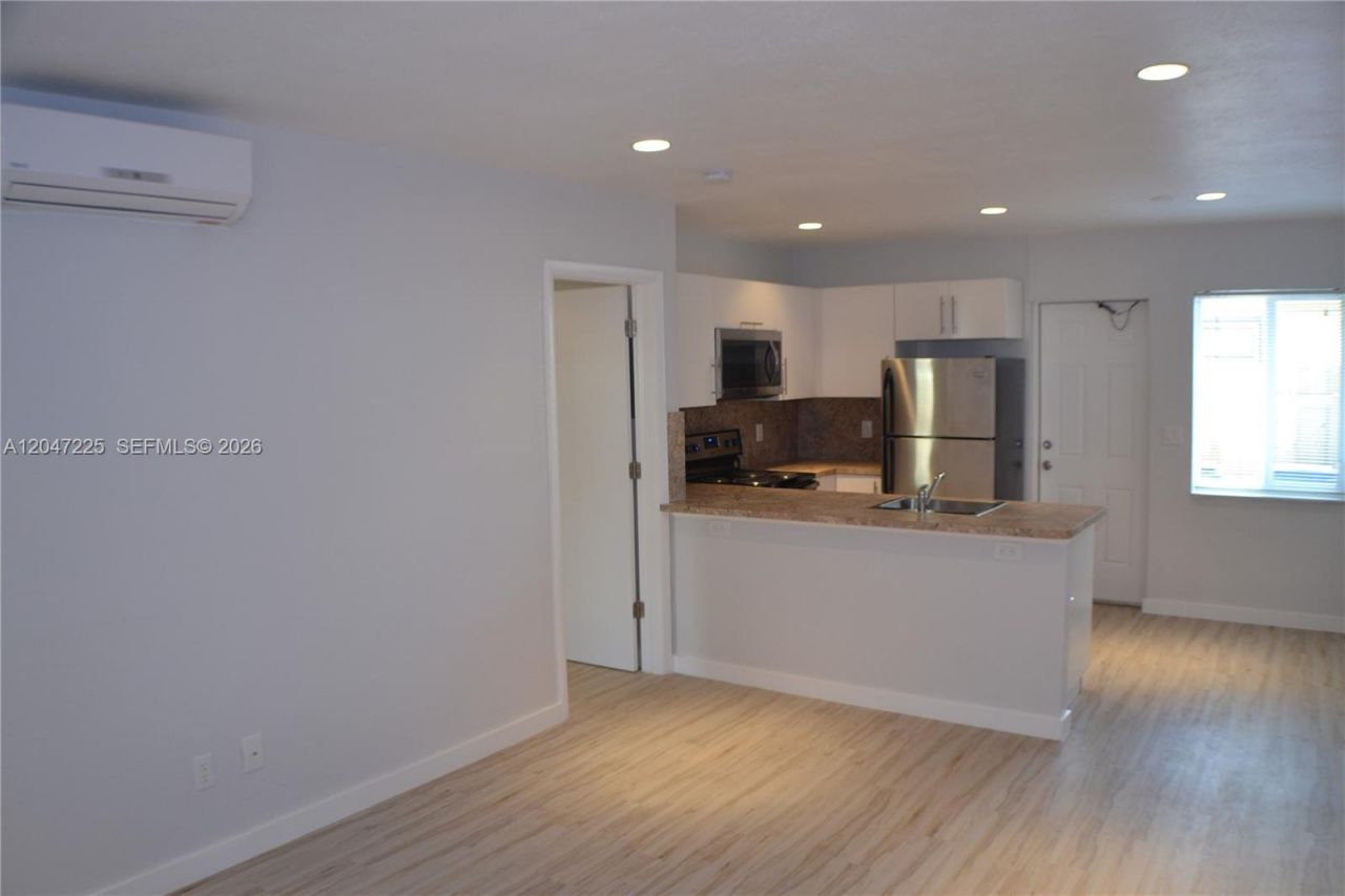 718 SE 13th St , Unit 4, Fort Lauderdale, FL 33316 Photo
