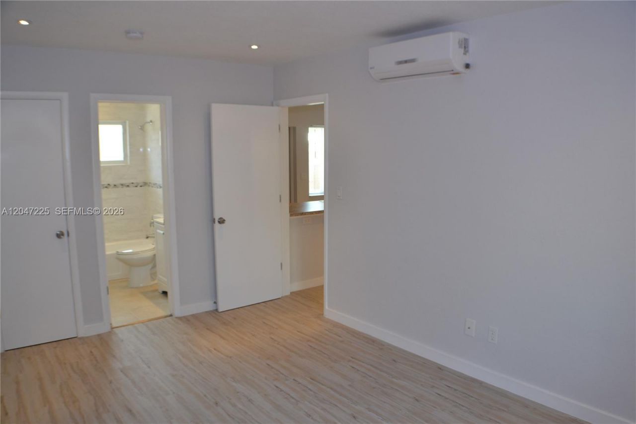 718 SE 13th St , Unit 4, Fort Lauderdale, FL 33316 Photo