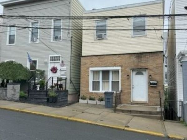 6212 Polk St, West New York, NJ 07093