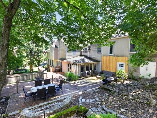 60 Washington Dr, Watchung, NJ 07069