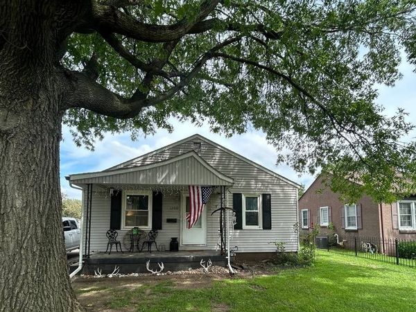 1200 S 10th Street , Pekin, IL 61554