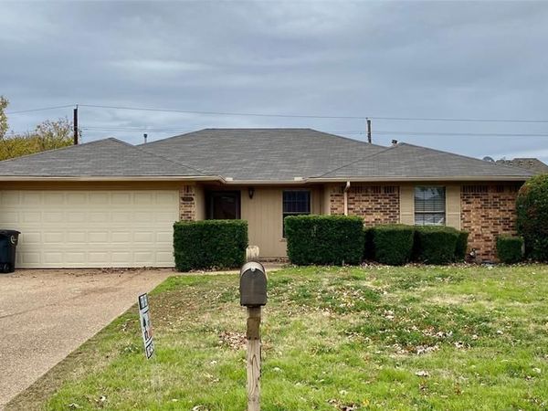 1203 Stonelake Drive, Cleburne, TX 76033