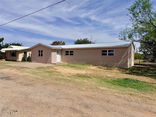 424 W Santa Fe Avenue , Aspermont, TX 79502