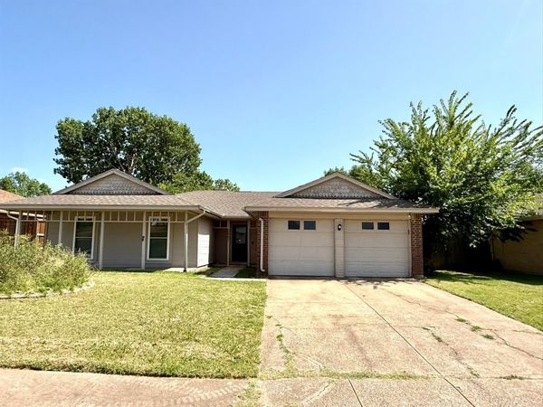 2661 Berkshire Lane , Grand Prairie, TX 75052