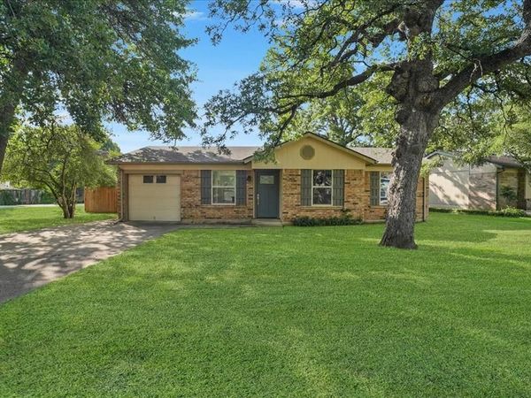 5701 Guildwood Drive , Arlington, TX 76017