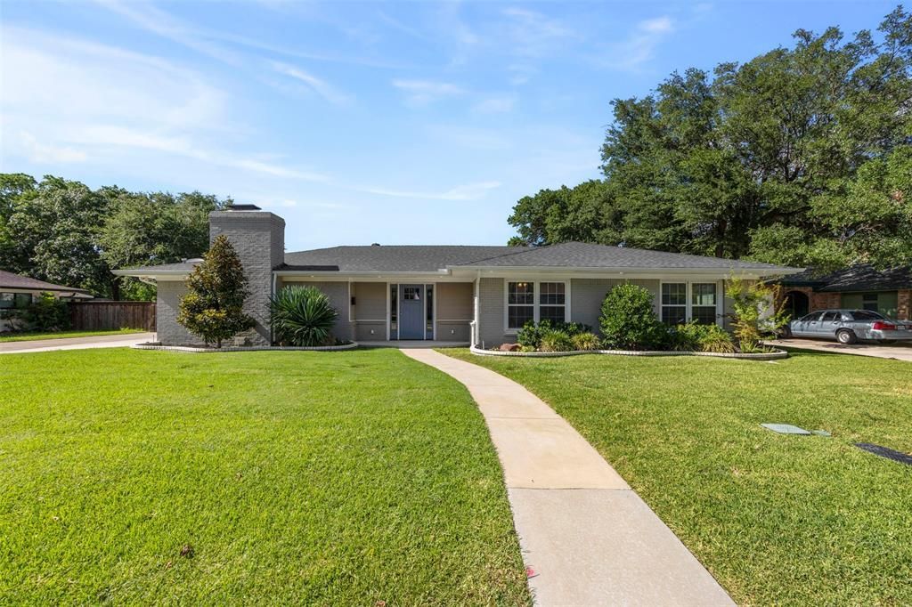 1801 Alexander Drive, Waxahachie, TX 75165 Main Photo