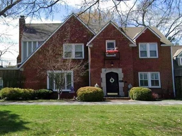 6030 Ward Parkway, Kansas City, MO 64113