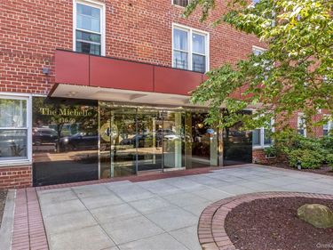210-50 41st Avenue, Unit 5C, Bayside, NY 11361