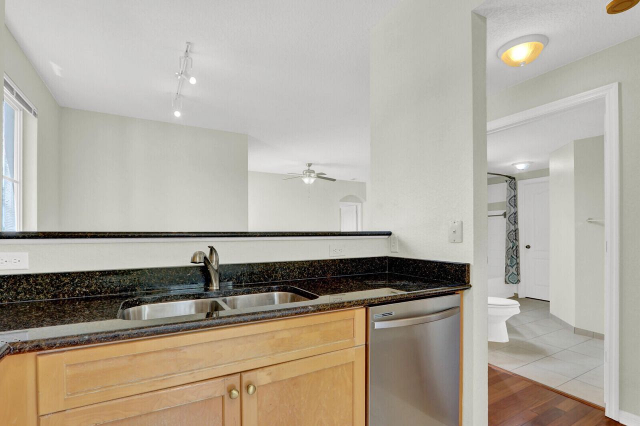 11037 Legacy Boulevard, Unit 204, Palm Beach Gardens, FL 33410 Photo