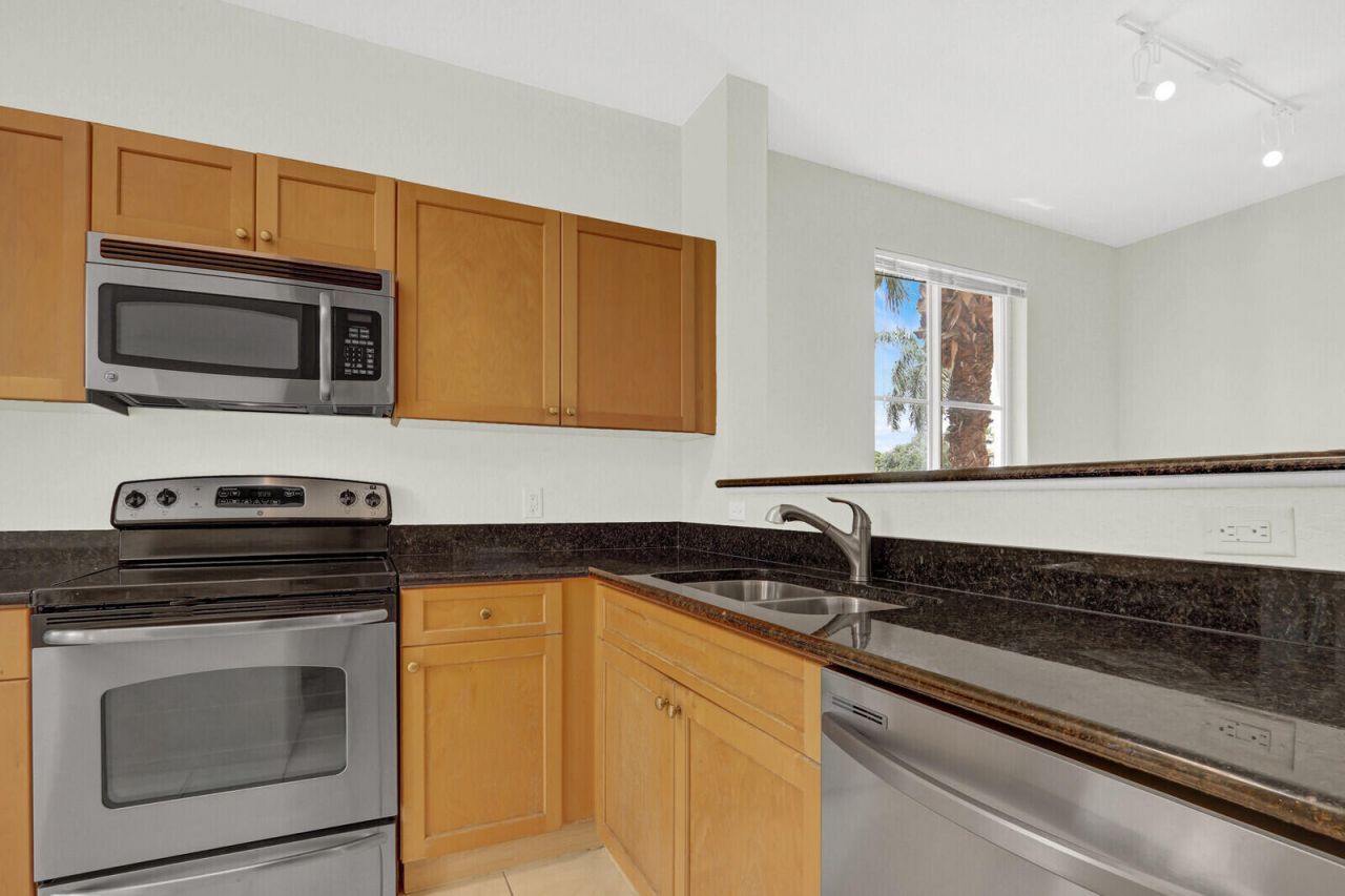 11037 Legacy Boulevard, Unit 204, Palm Beach Gardens, FL 33410 Photo