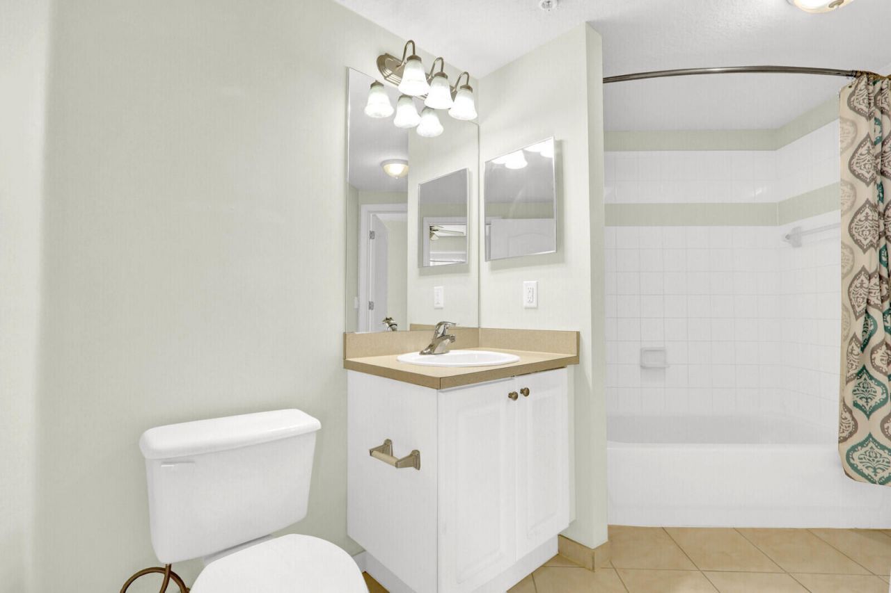 11037 Legacy Boulevard, Unit 204, Palm Beach Gardens, FL 33410 Photo