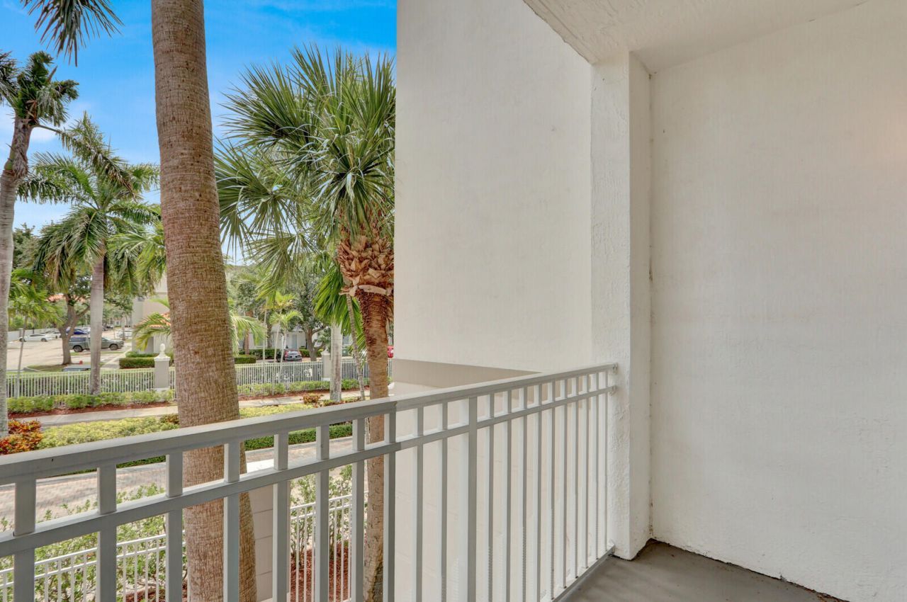 11037 Legacy Boulevard, Unit 204, Palm Beach Gardens, FL 33410 Photo