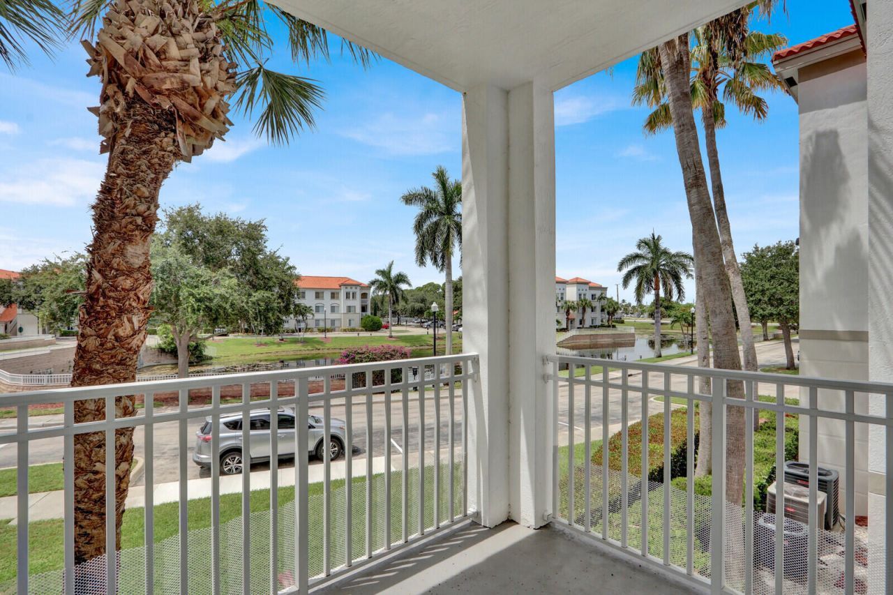 11037 Legacy Boulevard, Unit 204, Palm Beach Gardens, FL 33410 Photo