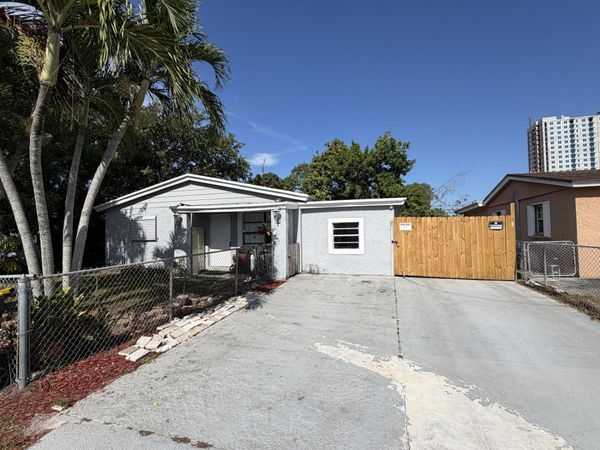 4927 SW 44th Terrace, Dania Beach, FL 33314