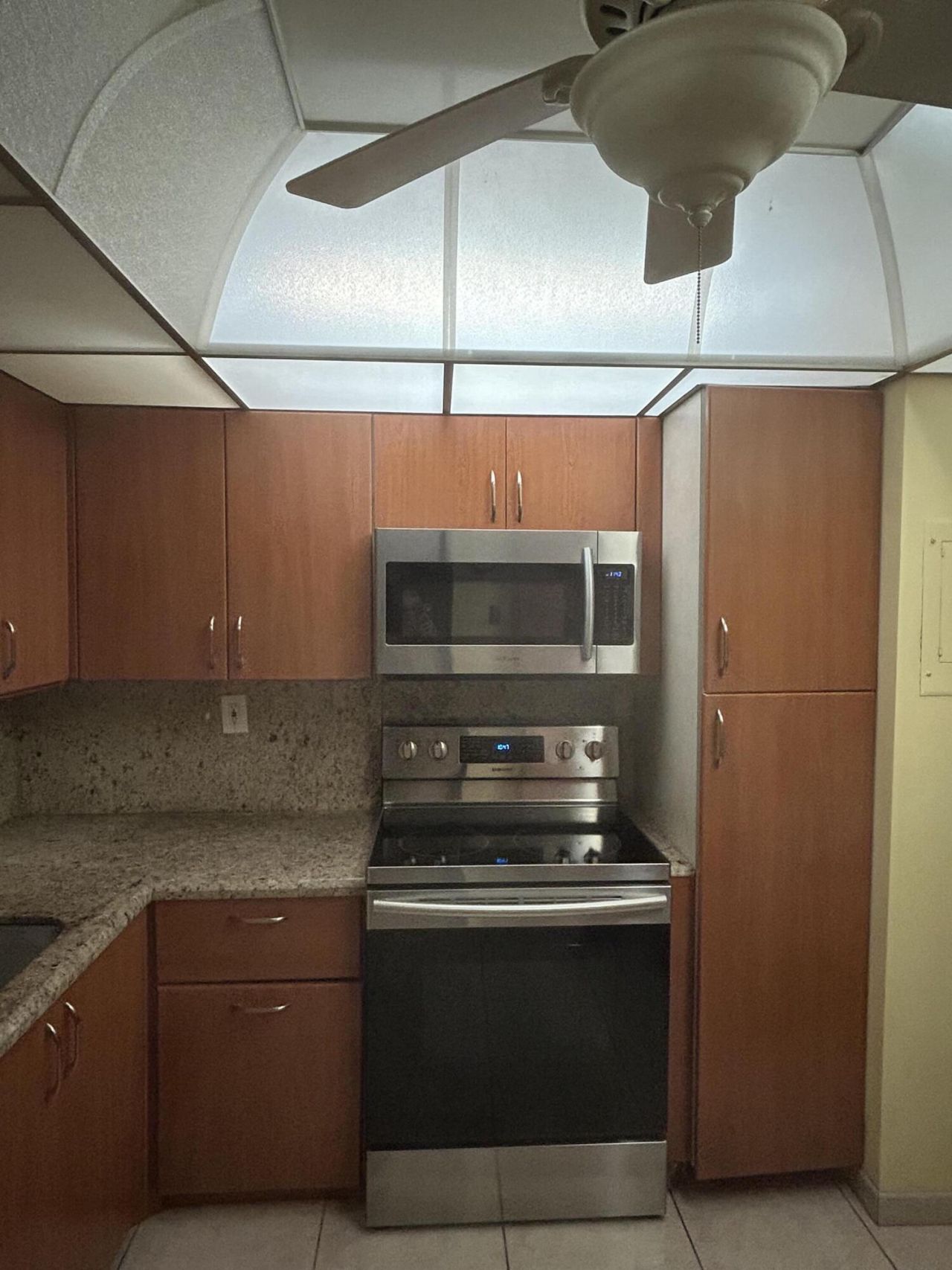 1833 S Ocean Drive, Unit 205, Hallandale Beach, FL 33009 Photo