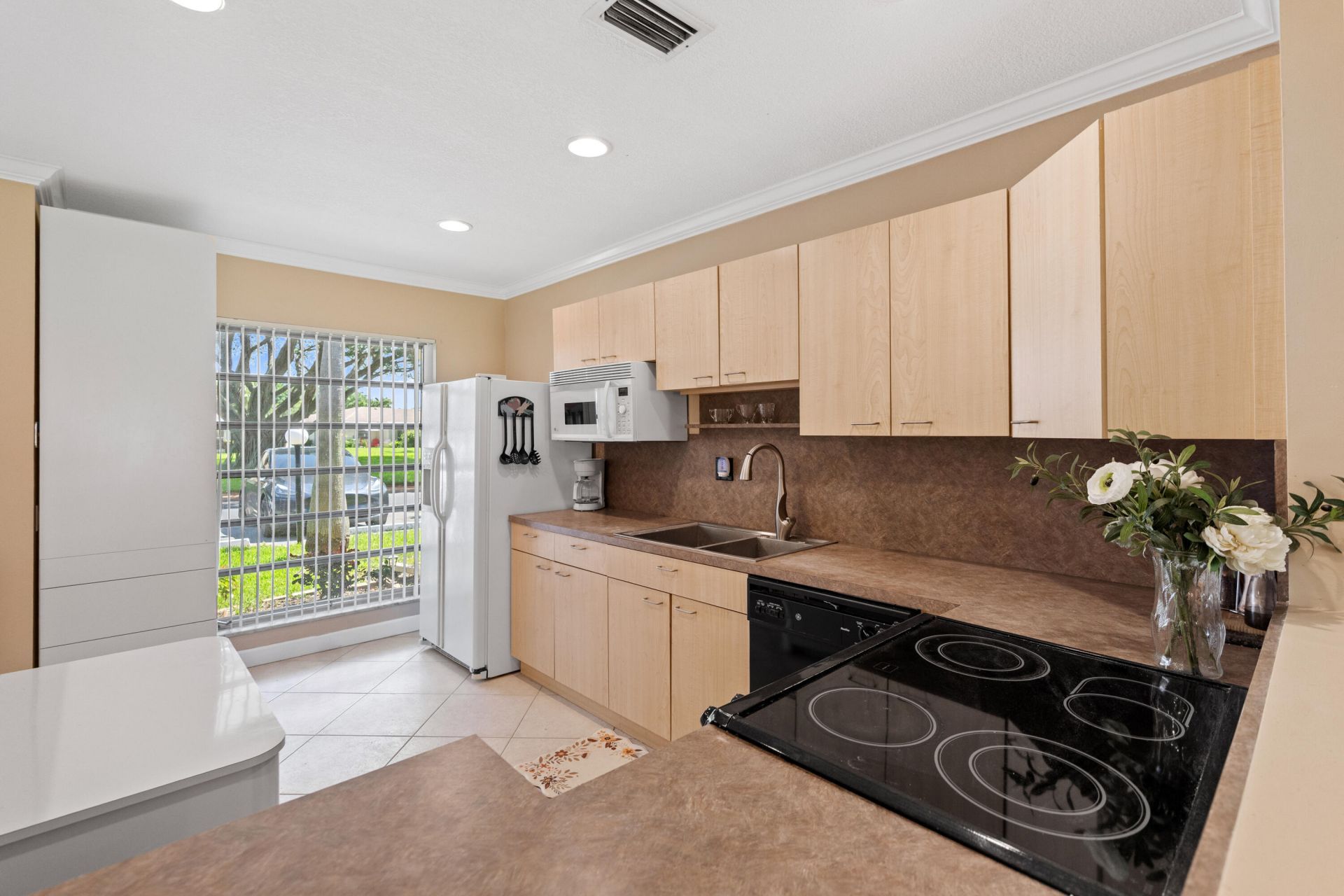 8666 Bella Vista Drive, Unit 111, Boca Raton, FL 33433 Photo