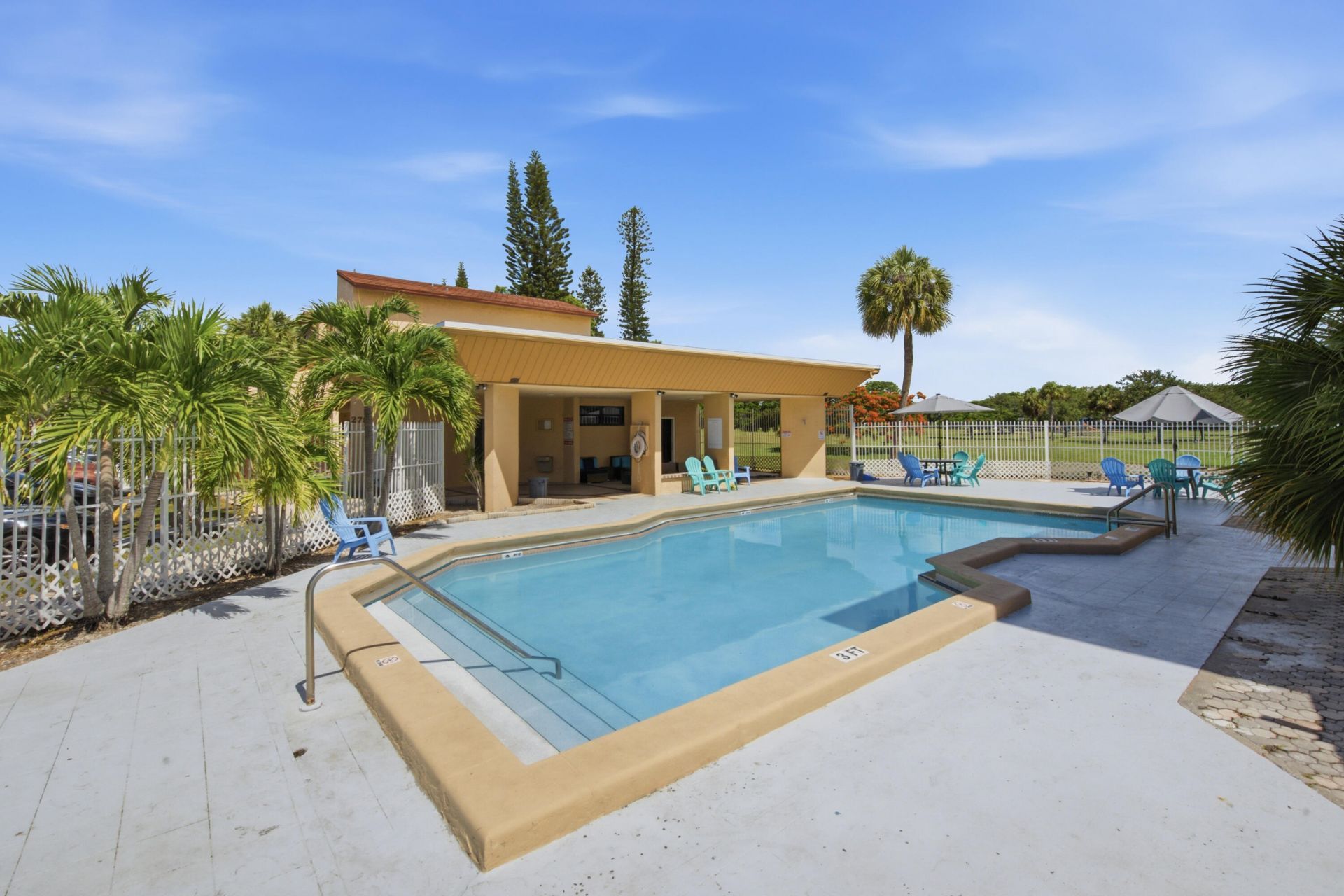 371 W Park Drive, Unit 1-17, Miami, FL 33172 Photo