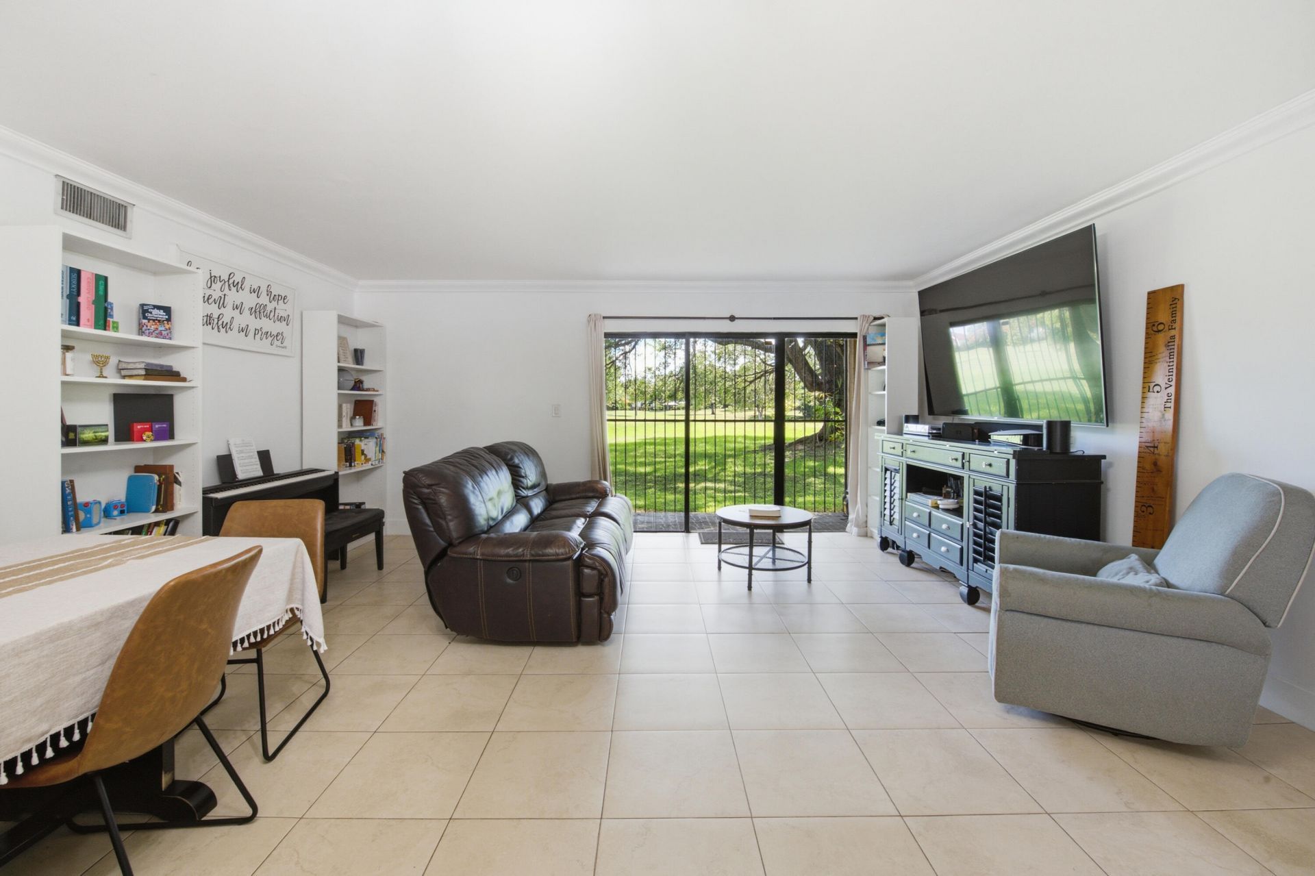371 W Park Drive, Unit 1-17, Miami, FL 33172 Photo