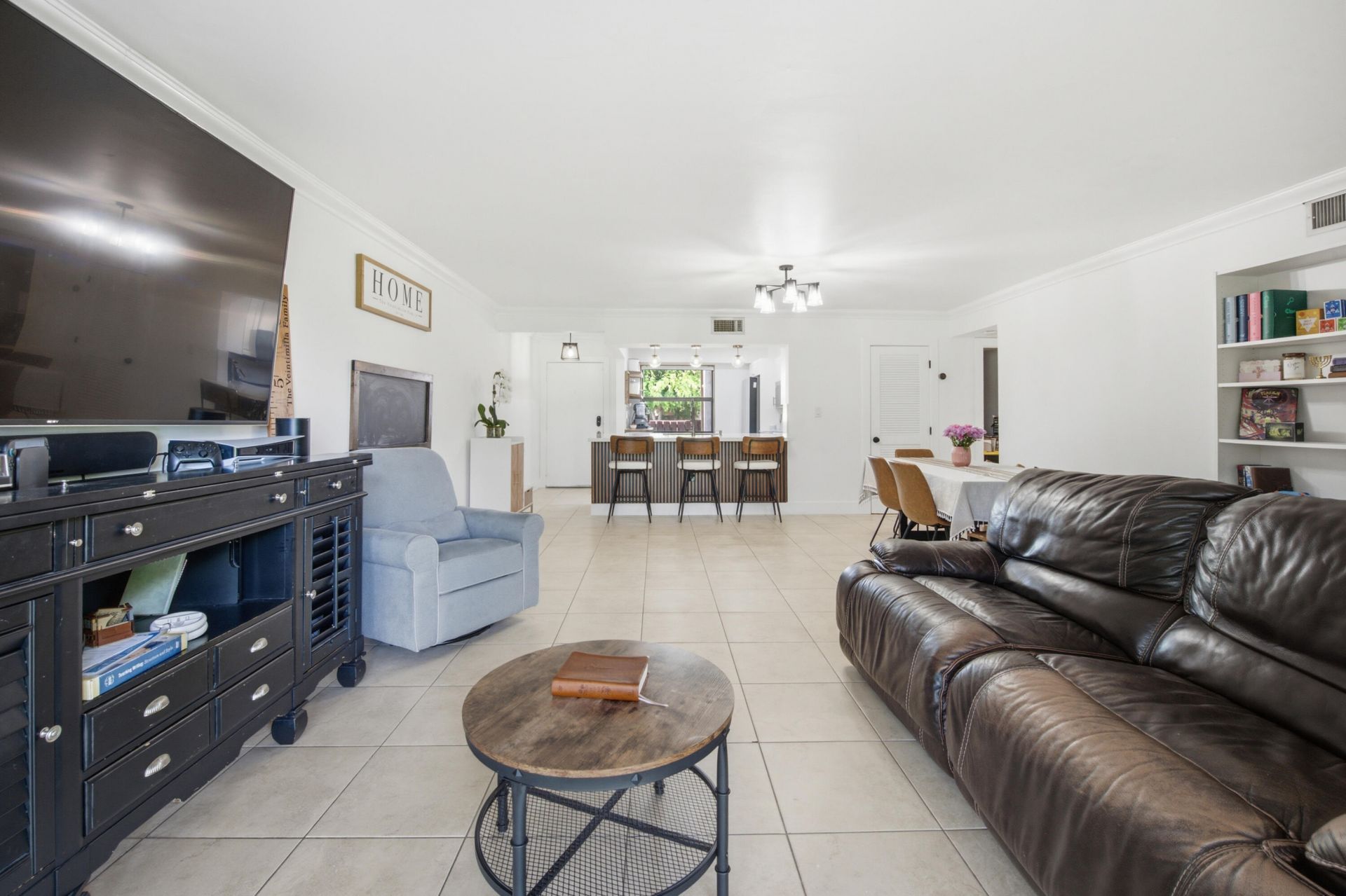 371 W Park Drive, Unit 1-17, Miami, FL 33172 Photo