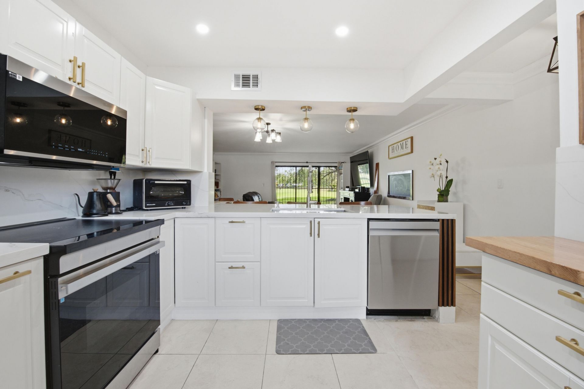 371 W Park Drive, Unit 1-17, Miami, FL 33172 Photo